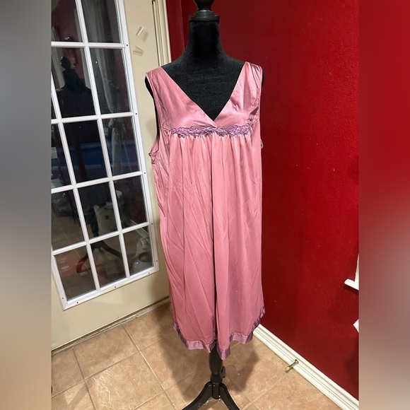 Vintage Nylon Satin Nightgown 1X Vanity Fair Pink Slip Dress Lingerie - Picture 7 of 8